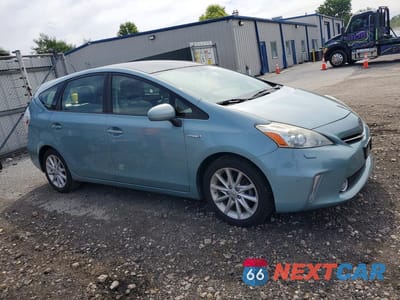 Czwarte zdjęcie samochodu z boku: 2013 TOYOTA PRIUS V FIVE VIN:JTDZN3EU7D3258848 - miniatura