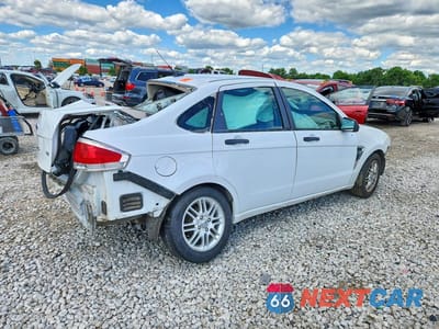 Trzecie zdjęcie samochodu z tyłu: 2008 FORD FOCUS SE VIN:1FAHP35N98W209014 - miniatura