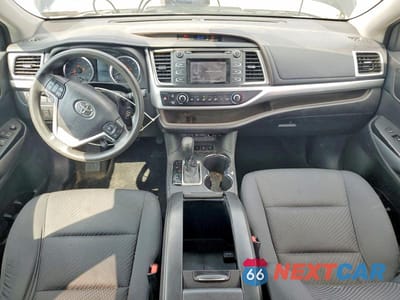 Zdjęcie 8 z 14 samochodu: 2018 TOYOTA HIGHLANDER LE VIN:5TDBZRFH2JS850520 - miniatura