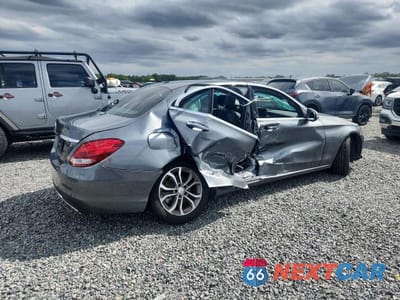 Trzecie zdjęcie samochodu z tyłu: 2017 MERCEDES-BENZ C 300 VIN:55SWF4JBXHU199618 - miniatura
