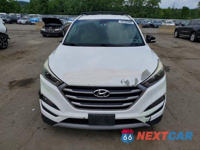 Piąte zdjęcie samochodu w środku: 2017 HYUNDAI TUCSON SPORT VIN:KM8J3CA2XHU330435 - miniatura