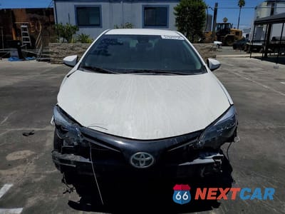 Piąte zdjęcie samochodu w środku: 2017 TOYOTA COROLLA SE VIN:5YFBURHE3HP716524 - miniatura
