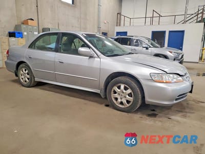 Czwarte zdjęcie samochodu z boku: 2001 HONDA ACCORD EX VIN:JHMCG55631C009745 - miniatura