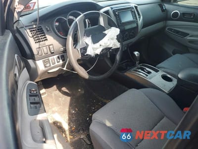Zdjęcie 8 z 12 samochodu: 2015 TOYOTA TACOMA V6 VIN:3TMLU4EN6FM178661 - miniatura