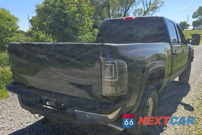 Czwarte zdjęcie samochodu z boku: 2008 CHEVROLET SILVERADO K2500 HEAVY DUTY VIN:1GCHK23668F119009 - miniatura