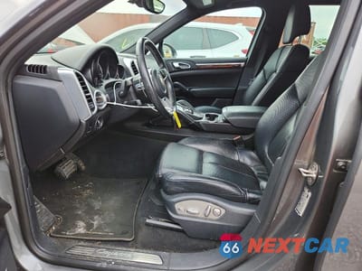 Zdjęcie 7 z 13 samochodu: 2016 PORSCHE CAYENNE VIN:WP1AA2A22GLA04233 - miniatura
