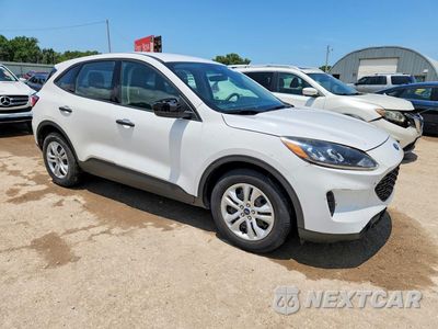 Czwarte zdjęcie samochodu z boku: 2020 FORD ESCAPE S VIN:1FMCU0F64LUA33265 - miniatura