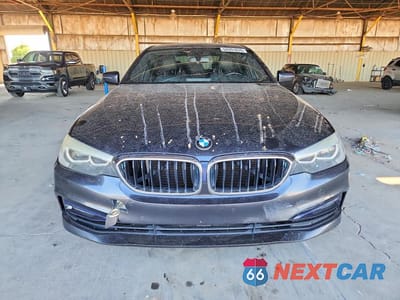 Piąte zdjęcie samochodu w środku: 2018 BMW 530E VIN:WBAJA9C52JB252784 - miniatura