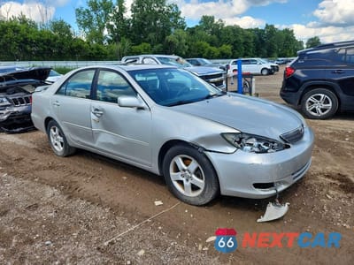Czwarte zdjęcie samochodu z boku: 2003 TOYOTA CAMRY SE V6 VIN:4T1BF30K43U551535 - miniatura