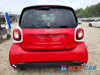 Zdjęcie 6 z 12 samochodu: 2017 SMART FORTWO VIN:WMEFJ5DA2HK205604 - miniatura