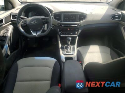 Zdjęcie 8 z 12 samochodu: 2017 HYUNDAI IONIQ BLUE VIN:KMHC65LC7HU024620 - miniatura