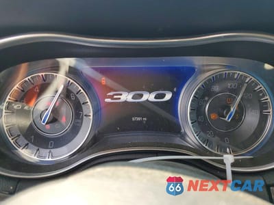 Zdjęcie 9 z 12 samochodu: 2019 CHRYSLER 300 LIMITED VIN:2C3CCAEG4KH612107 - miniatura