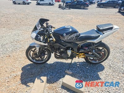 Trzecie zdjęcie samochodu z tyłu: 2005 YAMAHA YZFR6 L VIN:JYARJ06Y75A005095 - miniatura