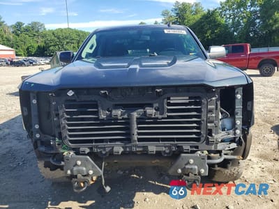 Piąte zdjęcie samochodu w środku: 2018 CHEVROLET SILVERADO K1500 LT VIN:1GCVKREC0JZ188524 - miniatura