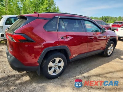 Trzecie zdjęcie samochodu z tyłu: 2021 TOYOTA RAV4 XLE VIN:2T3RWRFV9MW107319 - miniatura