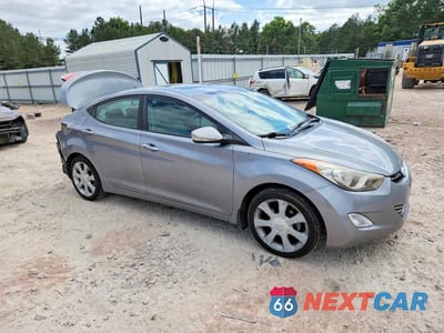 Czwarte zdjęcie samochodu z boku: 2013 HYUNDAI ELANTRA LIMITED VIN:KMHDH4AE6DU692805 - miniatura