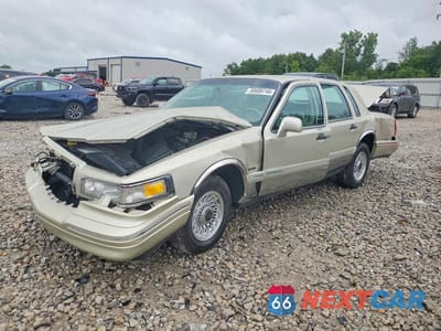 1997 LINCOLN TOWN CAR EXECUTIVE 1LNLM81W7VY726400 - główne zdjęcie licytacji z USA - miniatura