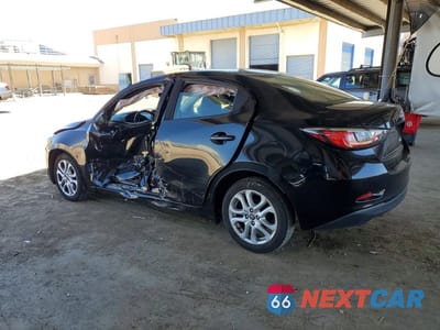 Drugie zdjęcie samochodu z przodu: 2017 TOYOTA YARIS IA BASE VIN:3MYDLBYV3HY180999 - miniatura