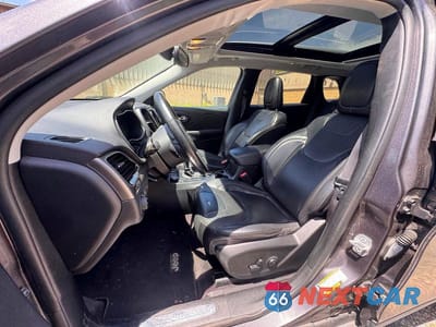 Piąte zdjęcie samochodu w środku: 2019 JEEP CHEROKEE LIMITED VIN:1C4PJMDX4KD118316 - miniatura