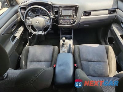 Zdjęcie 8 z 13 samochodu: 2016 MITSUBISHI OUTLANDER SE VIN:JA4AD3A38GZ011797 - miniatura