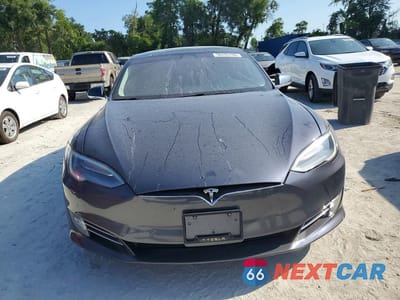 Piąte zdjęcie samochodu w środku: 2017 TESLA MODEL S VIN:5YJSA1E21HF232447 - miniatura