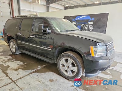 Czwarte zdjęcie samochodu z boku: 2013 CHEVROLET SUBURBAN K1500 LTZ VIN:1GNSKKE70DR304684 - miniatura