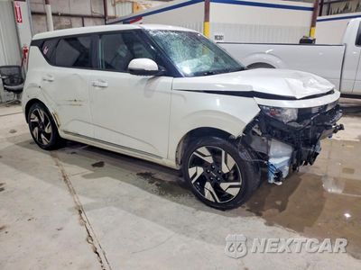 Czwarte zdjęcie samochodu z boku: 2023 KIA SOUL GT LINE VIN:KNDJ53AU5P7850720 - miniatura