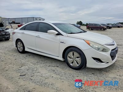 Czwarte zdjęcie samochodu z boku: 2015 HYUNDAI SONATA HYBRID BASE VIN:KMHEC4A41FA126534 - miniatura