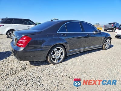 Trzecie zdjęcie samochodu z tyłu: 2012 MERCEDES-BENZ S 550 4MATIC VIN:WDDNG9EB2CA438295 - miniatura