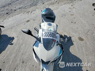 Piąte zdjęcie samochodu w środku: 2024 YAMAHA YZFR3 A VIN:MH3RH18Y3RK017703 - miniatura