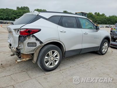 Trzecie zdjęcie samochodu z tyłu: 2021 CHEVROLET BLAZER 2LT VIN:3GNKBCR42MS554253 - miniatura