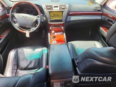 Zdjęcie 8 z 12 samochodu: 2010 LEXUS LS 460 VIN:JTHCL5EF1A5005113 - miniatura