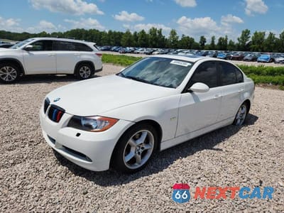 2007 BMW 328 I WBAVA37577NL11120 - główne zdjęcie licytacji z USA - miniatura