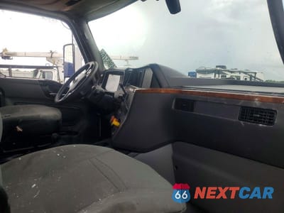 Piąte zdjęcie samochodu w środku: 2019 INTERNATIONAL LT625 SEMI TRUCK VIN:3HSDZAPR0KN094920 - miniatura