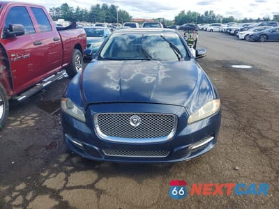 Piąte zdjęcie samochodu w środku: 2011 JAGUAR XJ VIN:SAJWA1CBXBLV12720 - miniatura