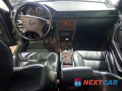 Zdjęcie 8 z 12 samochodu: 1995 MERCEDES-BENZ E 320 BASE/320 SPECIAL VIN:WDBEA32EXSC258779 - miniatura