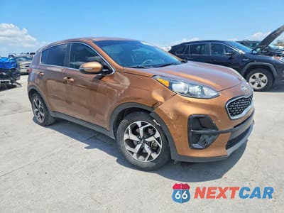 Czwarte zdjęcie samochodu z boku: 2021 KIA SPORTAGE LX VIN:KNDPM3AC0M7922486 - miniatura