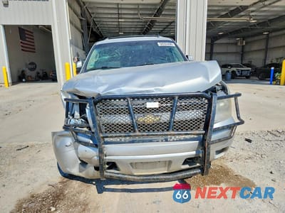 Piąte zdjęcie samochodu w środku: 2011 CHEVROLET SUBURBAN K1500 LS VIN:1GNSKHE39BR279085 - miniatura