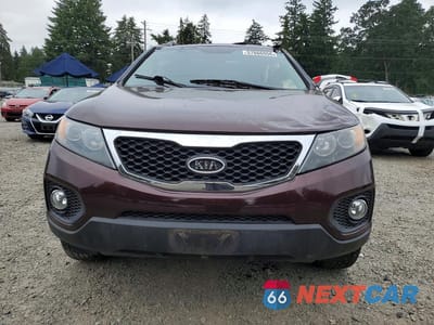 Piąte zdjęcie samochodu w środku: 2013 KIA SORENTO EX VIN:5XYKUDA2XDG346612 - miniatura