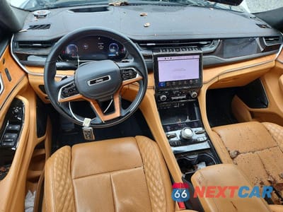 Zdjęcie 8 z 13 samochodu: 2023 JEEP GRAND CHEROKEE L SUMMIT VIN:1C4RJKET6P8109979 - miniatura