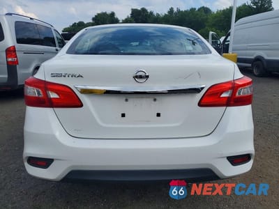 Zdjęcie 6 z 12 samochodu: 2016 NISSAN SENTRA S VIN:3N1AB7AP8GY303419 - miniatura