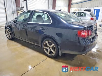Drugie zdjęcie samochodu z przodu: 2010 VOLKSWAGEN JETTA SE VIN:3VWRZ7AJ9AM065129 - miniatura