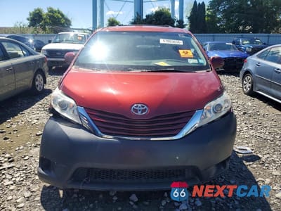 Piąte zdjęcie samochodu w środku: 2017 TOYOTA SIENNA LE VIN:5TDKZ3DC3HS772408 - miniatura