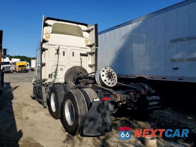 Trzecie zdjęcie samochodu z tyłu: 2019 FREIGHTLINER CASCADIA 116 SEMI TRUCK VIN:3AKJHPDV6KSKA4100 - miniatura