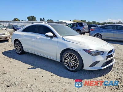 Czwarte zdjęcie samochodu z boku: 2020 MERCEDES-BENZ CLA 250 VIN:W1K5J4GBXLN100671 - miniatura