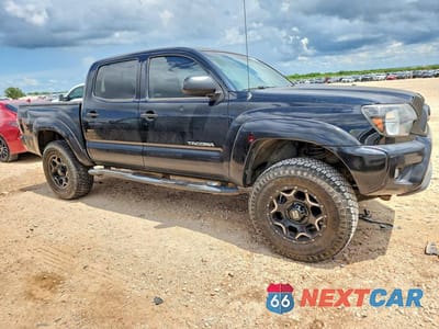Czwarte zdjęcie samochodu z boku: 2015 TOYOTA TACOMA V6 VIN:5TFLU4ENXFX121535 - miniatura