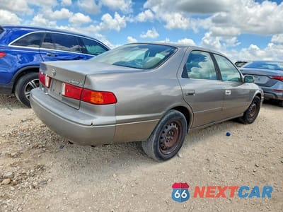 Trzecie zdjęcie samochodu z tyłu: 2001 TOYOTA CAMRY LE VIN:4T1BG22K01U058789 - miniatura