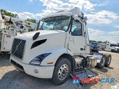 Drugie zdjęcie samochodu z przodu: 2026 VOLVO VNR VIN:4V4WC9DH8TN713536 - miniatura