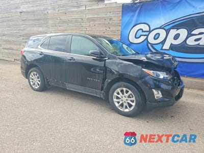 Czwarte zdjęcie samochodu z boku: 2021 CHEVROLET EQUINOX LT VIN:2GNAXKEV5M6137651 - miniatura