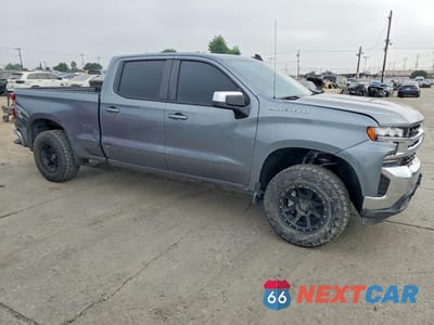 Czwarte zdjęcie samochodu z boku: 2021 CHEVROLET SILVERADO C1500 LT VIN:3GCPWCED8MG103579 - miniatura